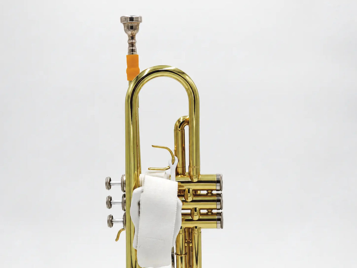 Mouthpiece retainer installed around the trumpet receiver
